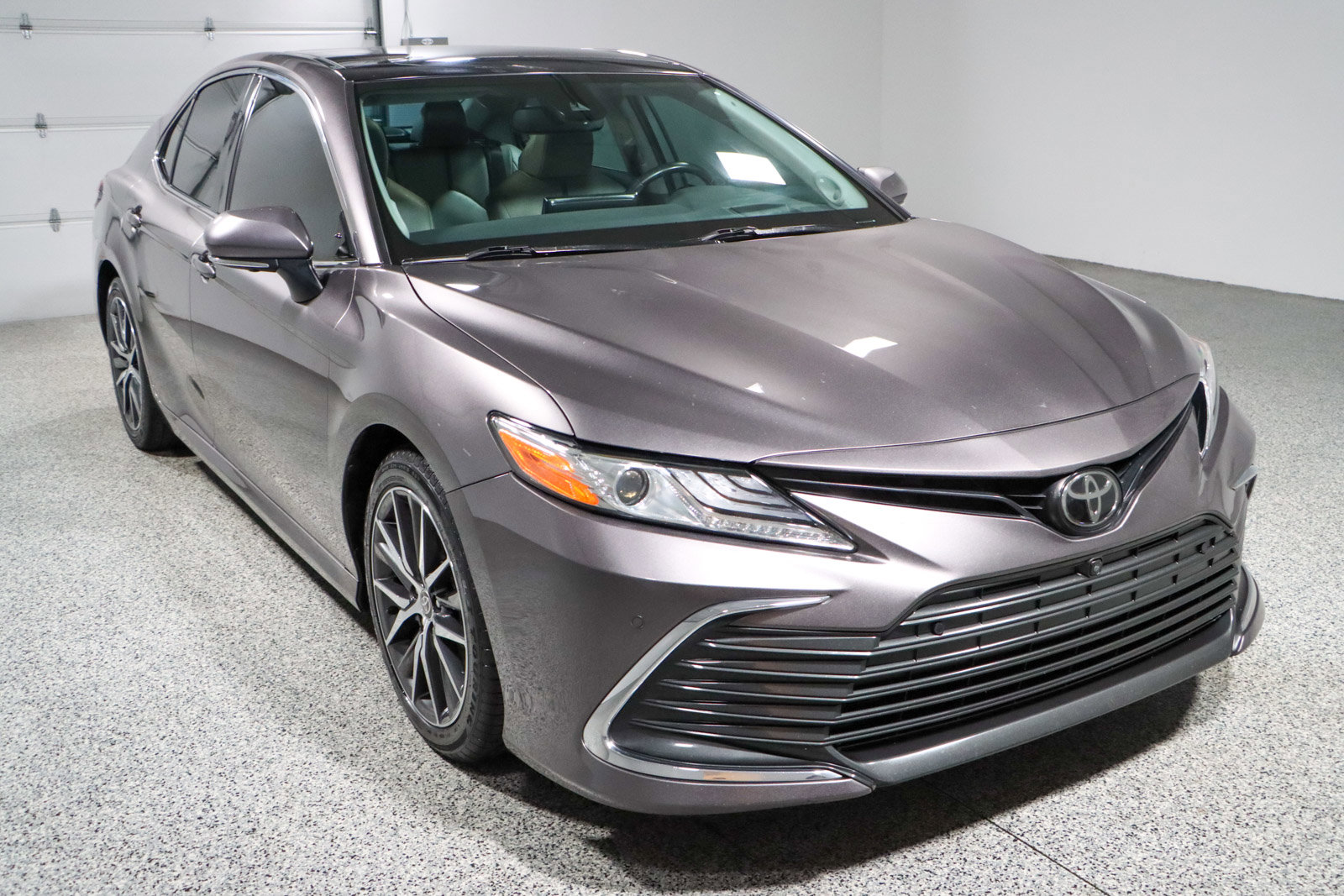 Used 2022 Toyota Camry XLE w/ Navigation Package image 5