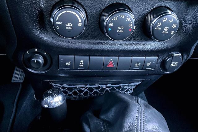 Used 2012 Jeep Wrangler Unlimited Rubicon w/ Connectivity Group image 22