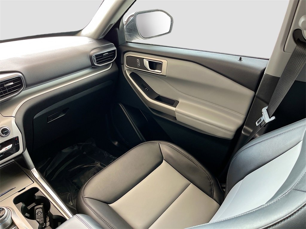 Used 2023 Ford Explorer XLT w/ Equipment Group 202A image 21