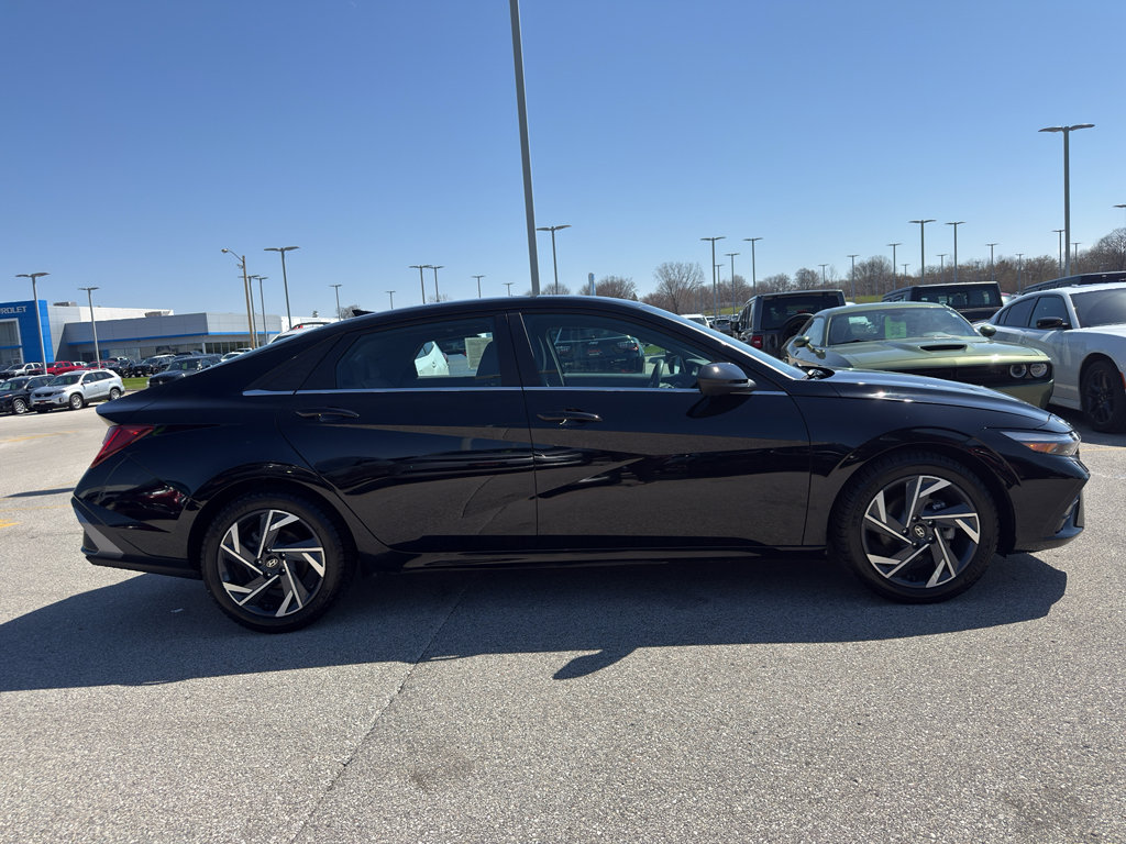 Used 2024 Hyundai Elantra SEL w/ Convenience Package FWD image 4