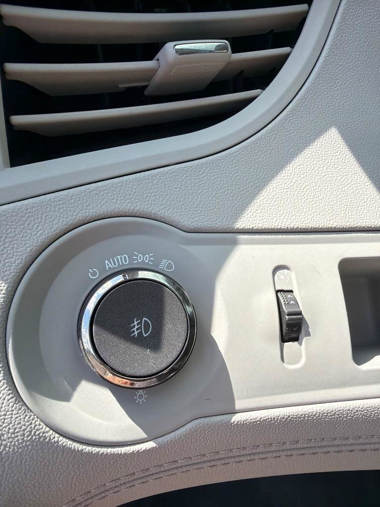 Used 2013 Buick LaCrosse Leather FWD image 12