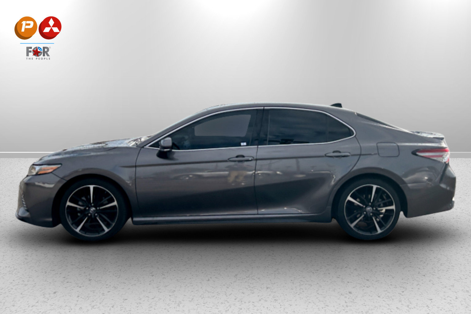 Used 2018 Toyota Camry XSE image 8