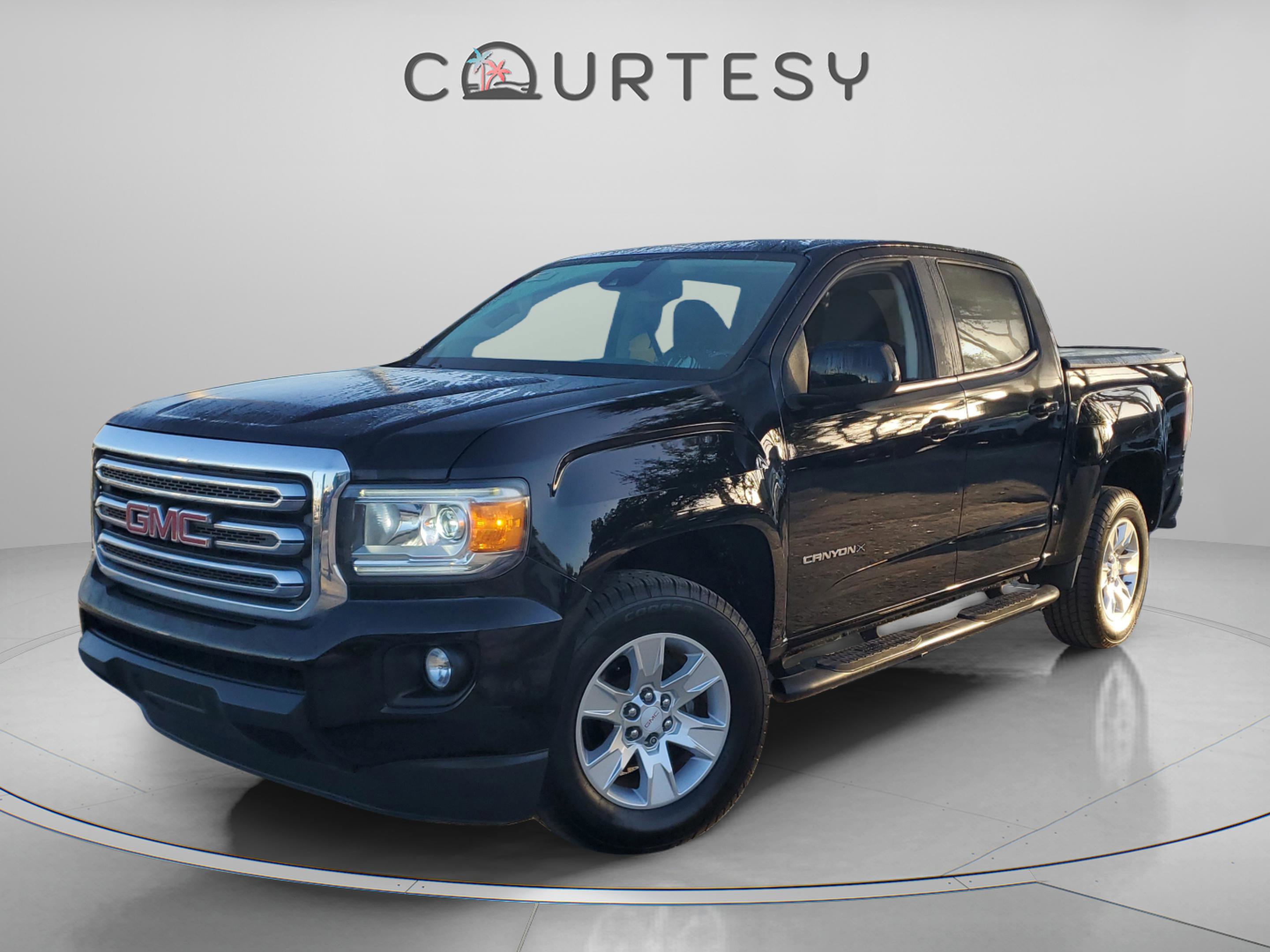 Used 2015 GMC Canyon SLE w/ SLE Convenience Package image 1