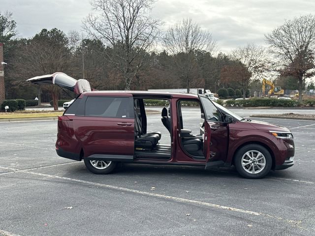 Used 2024 Kia Carnival LX image 12