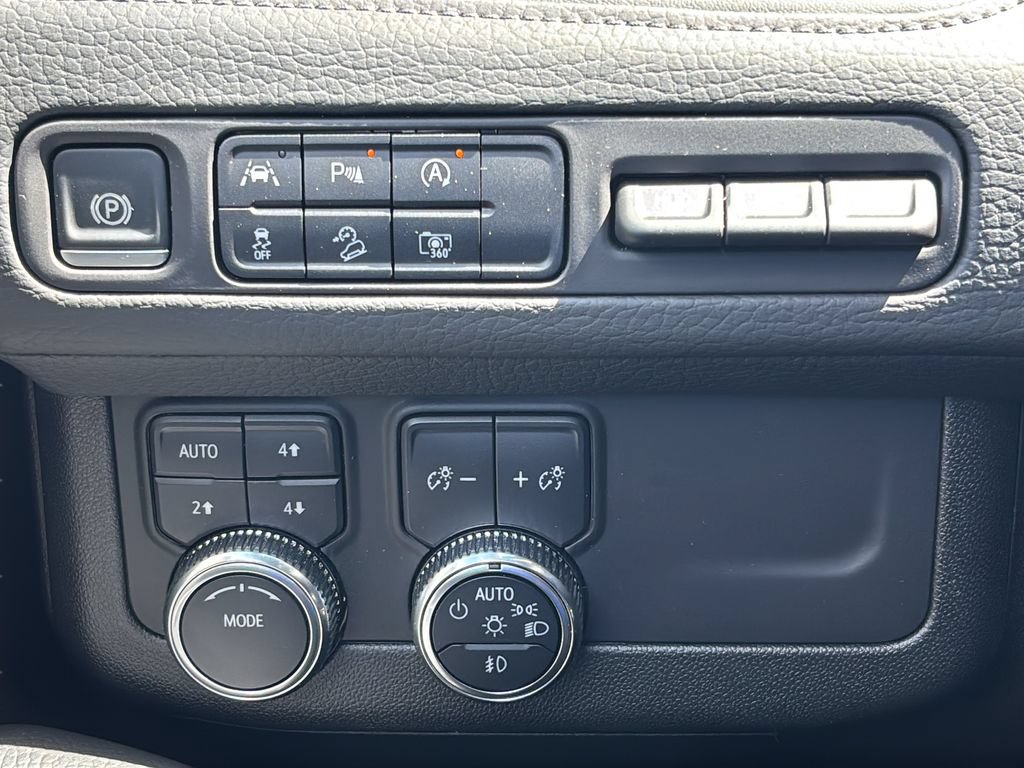 Used 2024 GMC Yukon Denali AWD/4WD image 33