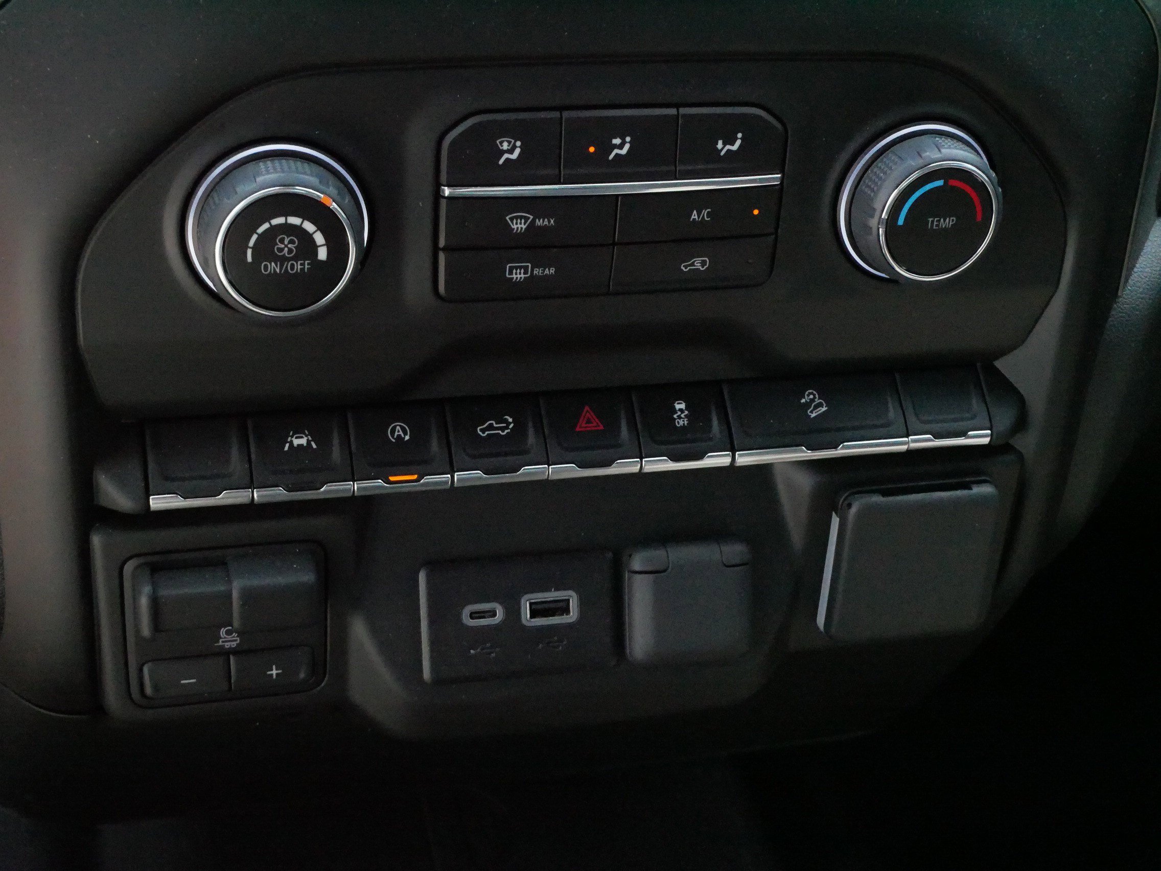 Used 2025 Chevrolet Silverado 1500 Custom Trail Boss w/ Midnight Edition AWD/4WD image 23