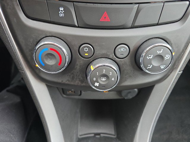 Used 2022 Chevrolet Trax LT w/ LT Convenience Package image 24