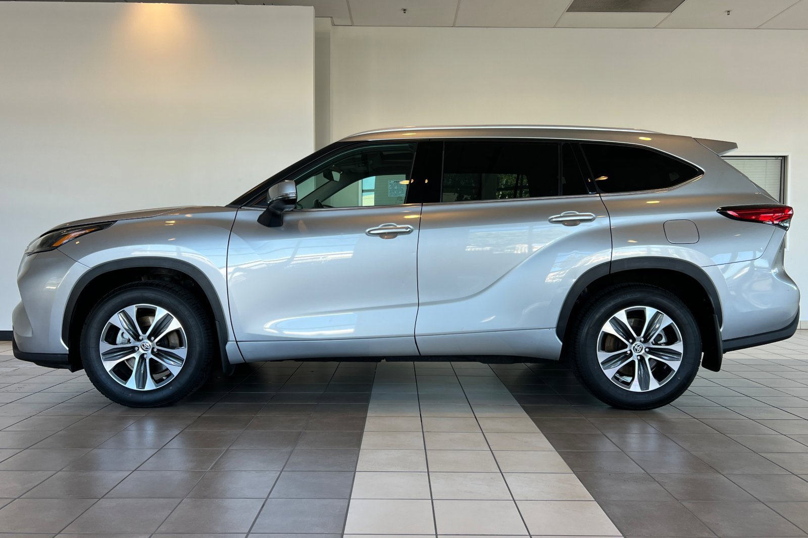 Certified 2022 Toyota Highlander XLE image 7
