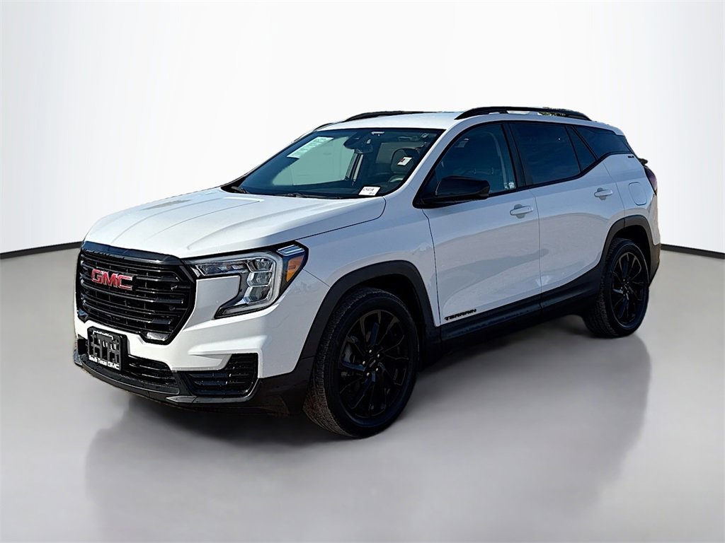 Used 2023 GMC Terrain SLE w/ Driver Convenience Package image 3
