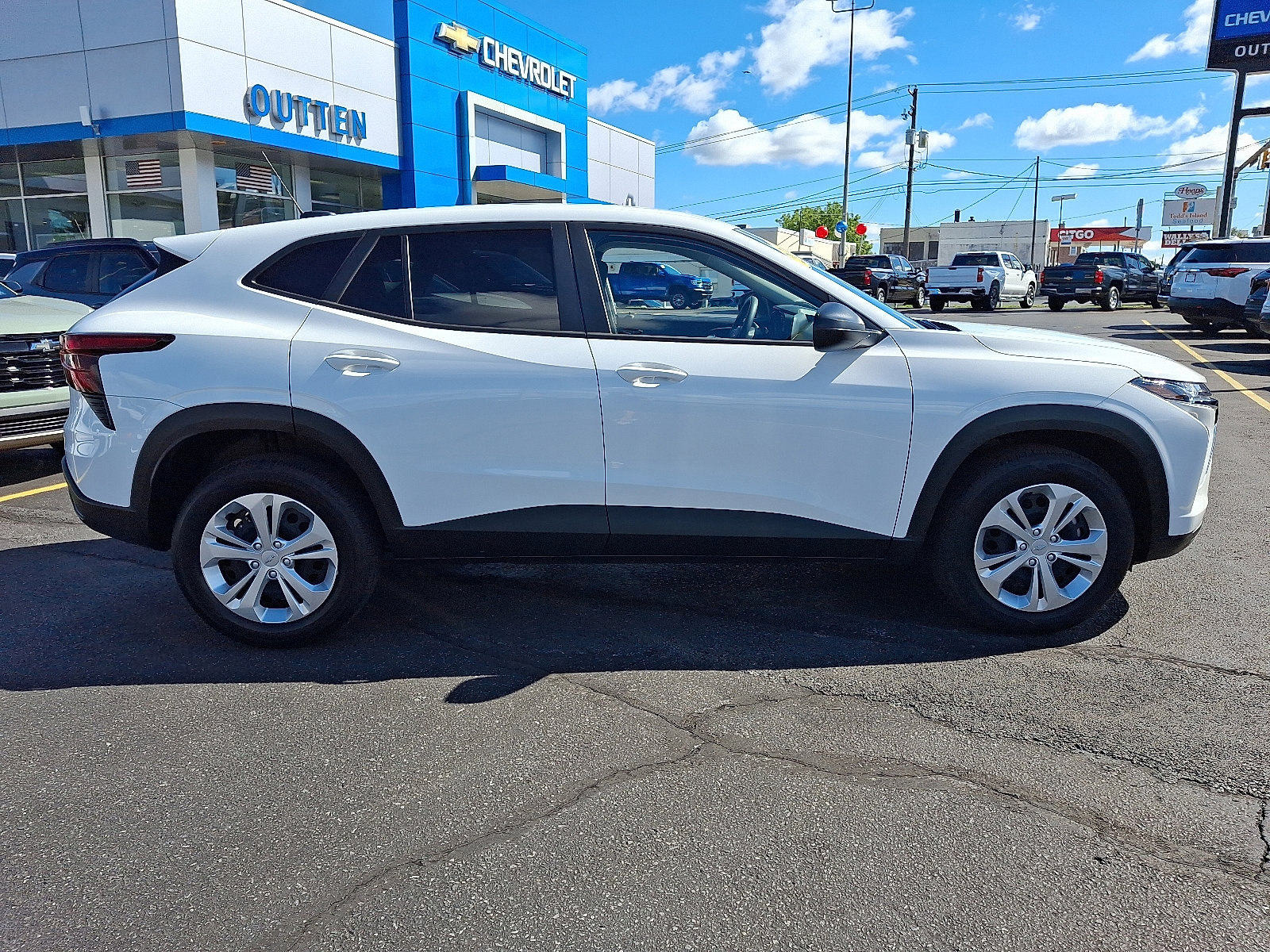 Used 2025 Chevrolet Trax LS image 6