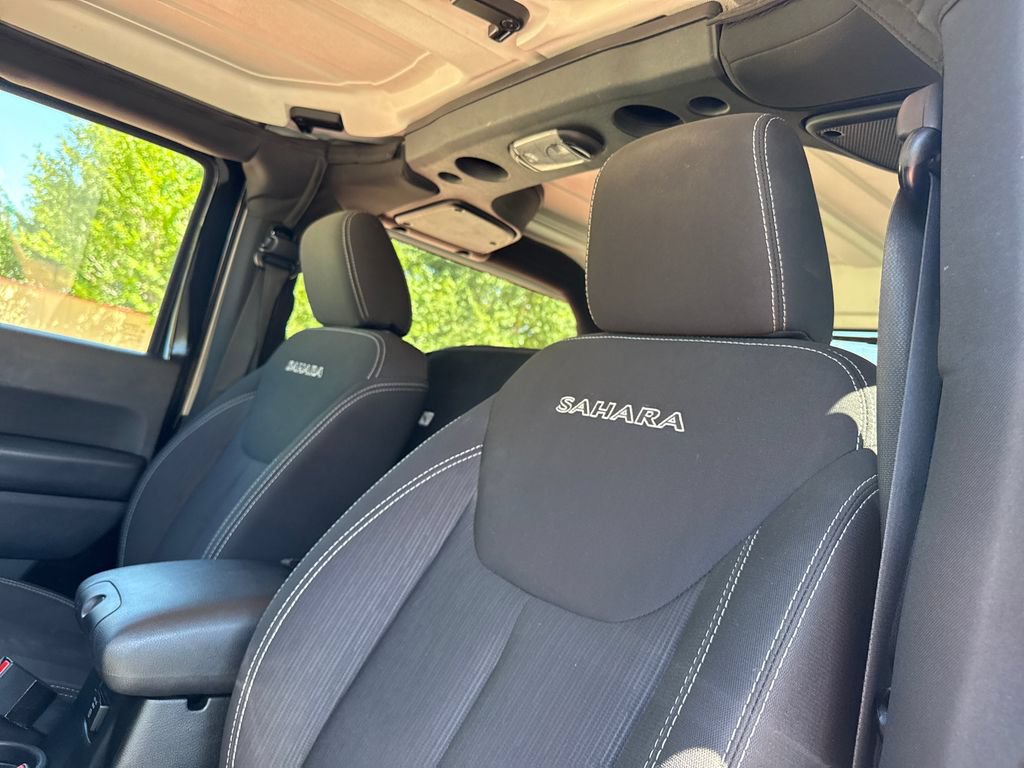 Used 2017 Jeep Wrangler Sahara AWD/4WD image 14
