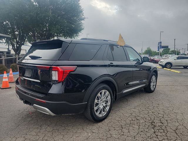 Certified 2025 Ford Explorer Platinum image 3