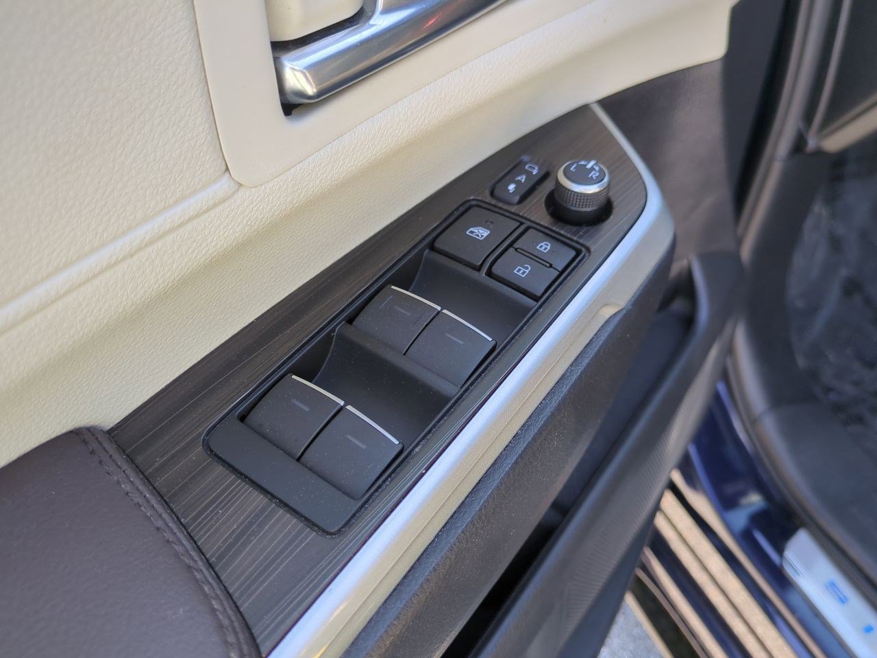 Used 2022 Toyota Sienna Platinum image 15