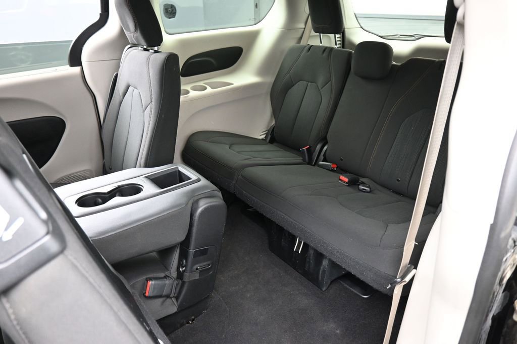 Used 2019 Chrysler Pacifica Touring Plus w/ Advanced Safetytec Group FWD image 13