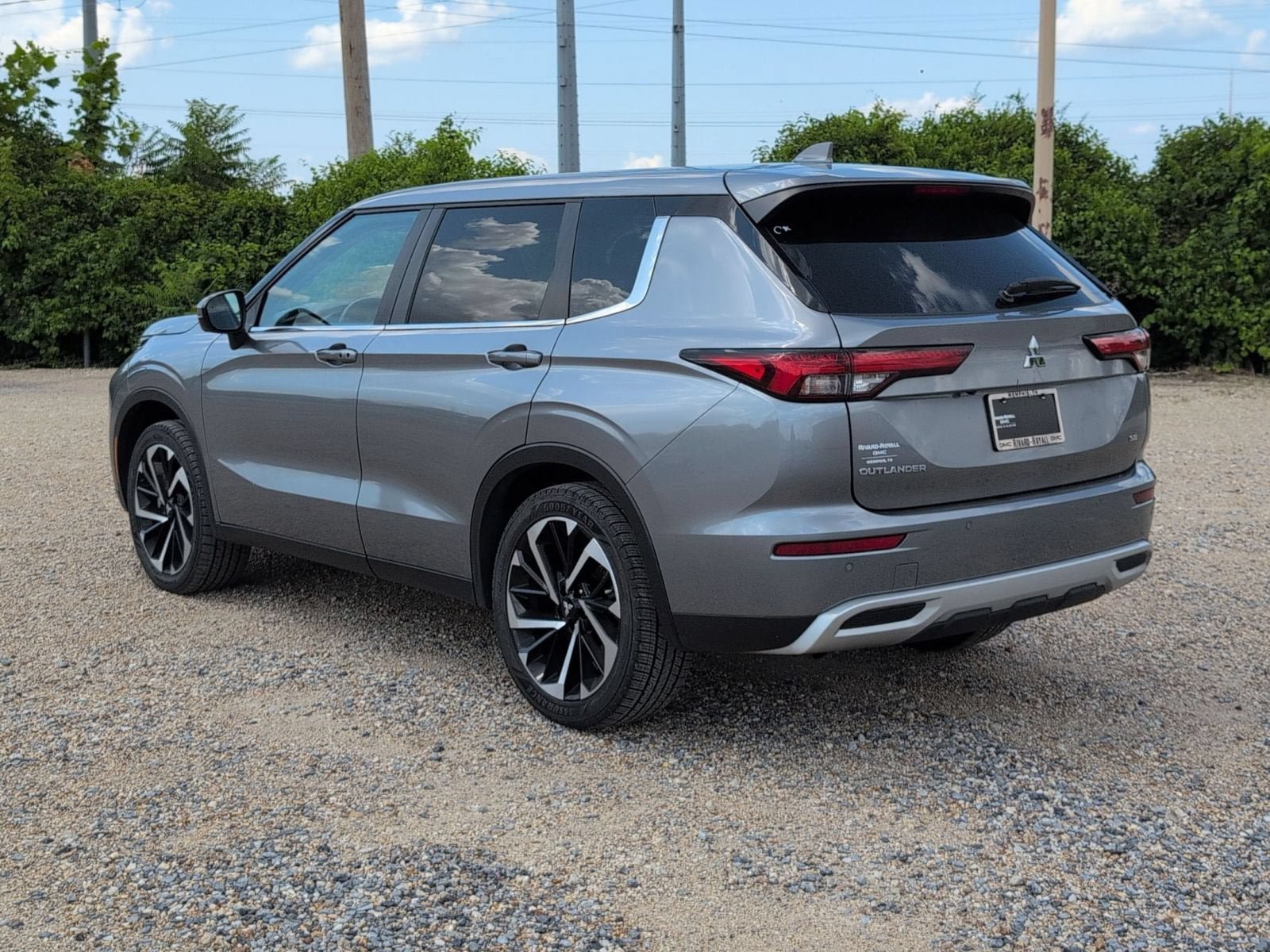 Used 2024 Mitsubishi Outlander SE AWD/4WD image 3
