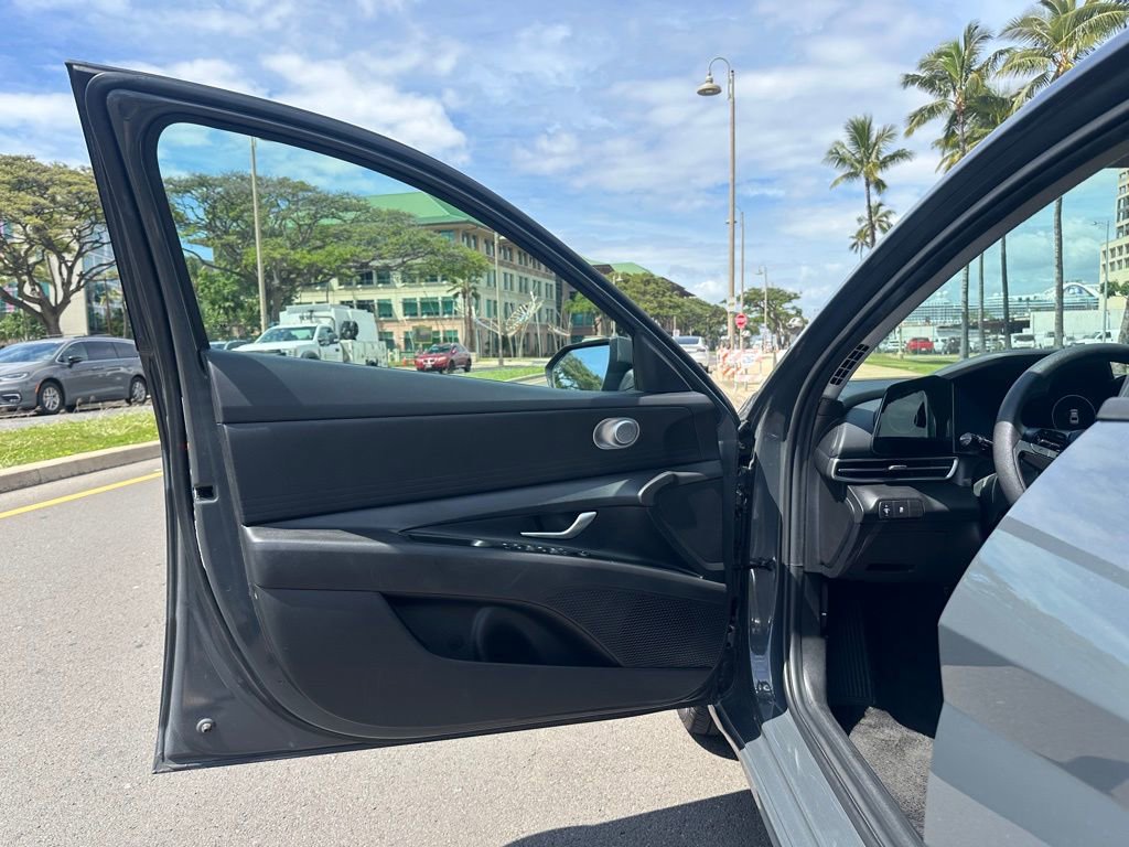 Used 2024 Hyundai Elantra SEL image 16