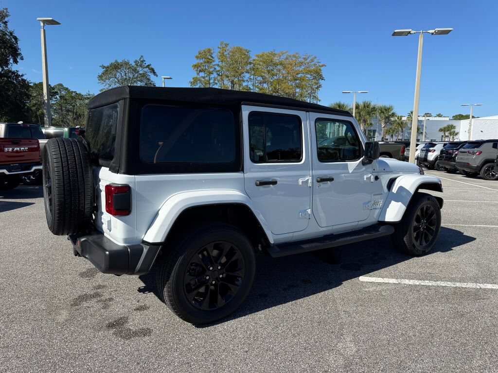 Used 2021 Jeep Wrangler Unlimited Sahara AWD/4WD image 3