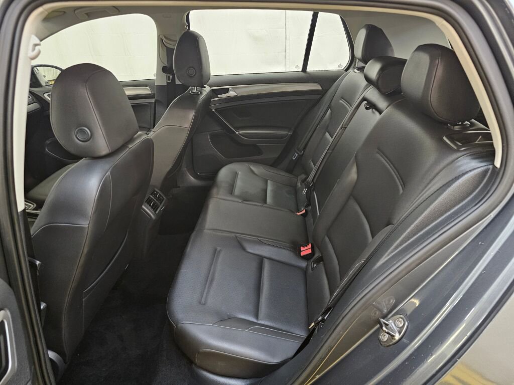Used 2015 Volkswagen Golf SE FWD image 16