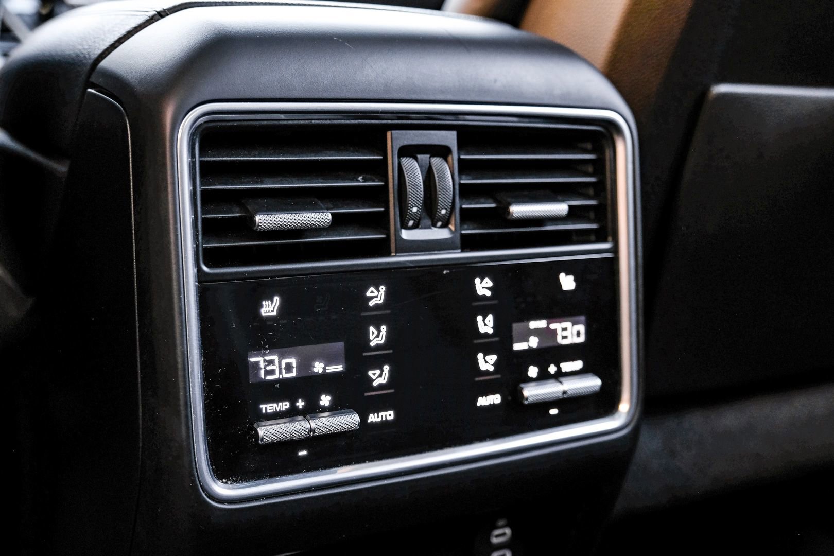 Used 2020 Porsche Cayenne image 34