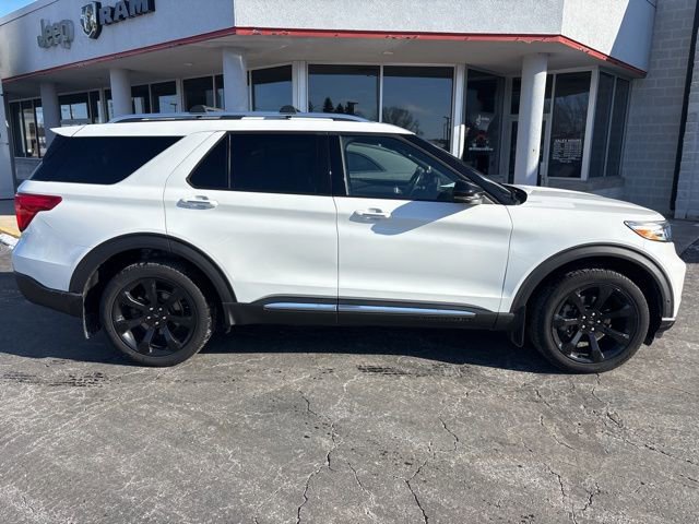 Used 2020 Ford Explorer Platinum w/ Premium Technology Package image 2
