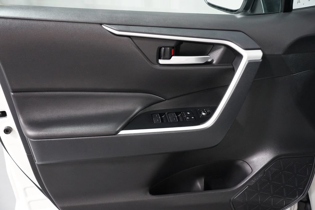 Certified 2025 Toyota RAV4 XLE FWD image 30
