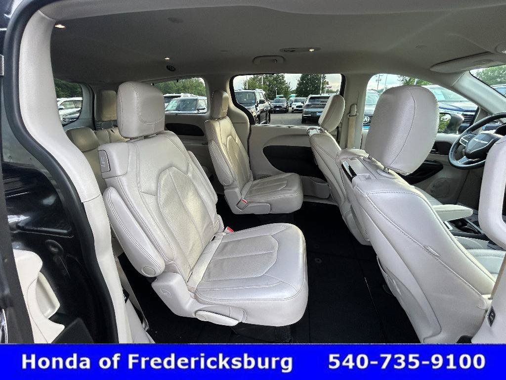 Used 2017 Chrysler Pacifica Touring-L Plus FWD image 27