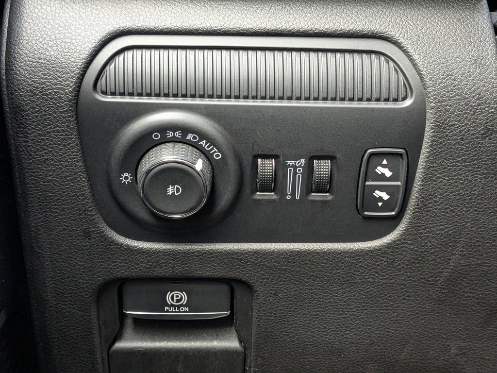 Used 2024 Jeep Wagoneer L 4WD image 19