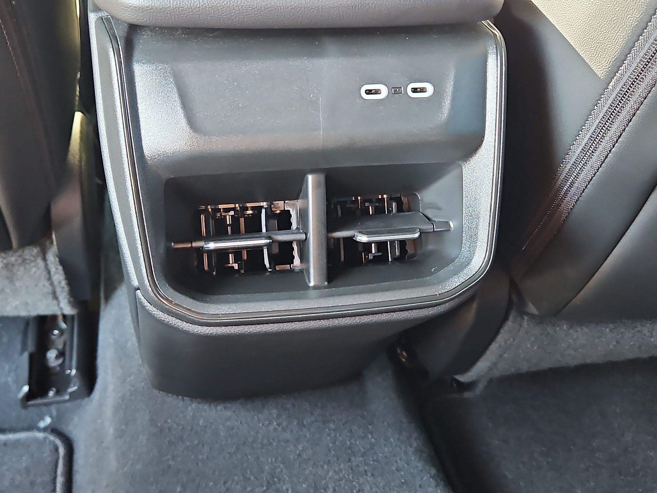 Used 2026 Dodge Charger R/T w/ Driver Convenience Group AWD/4WD image 27