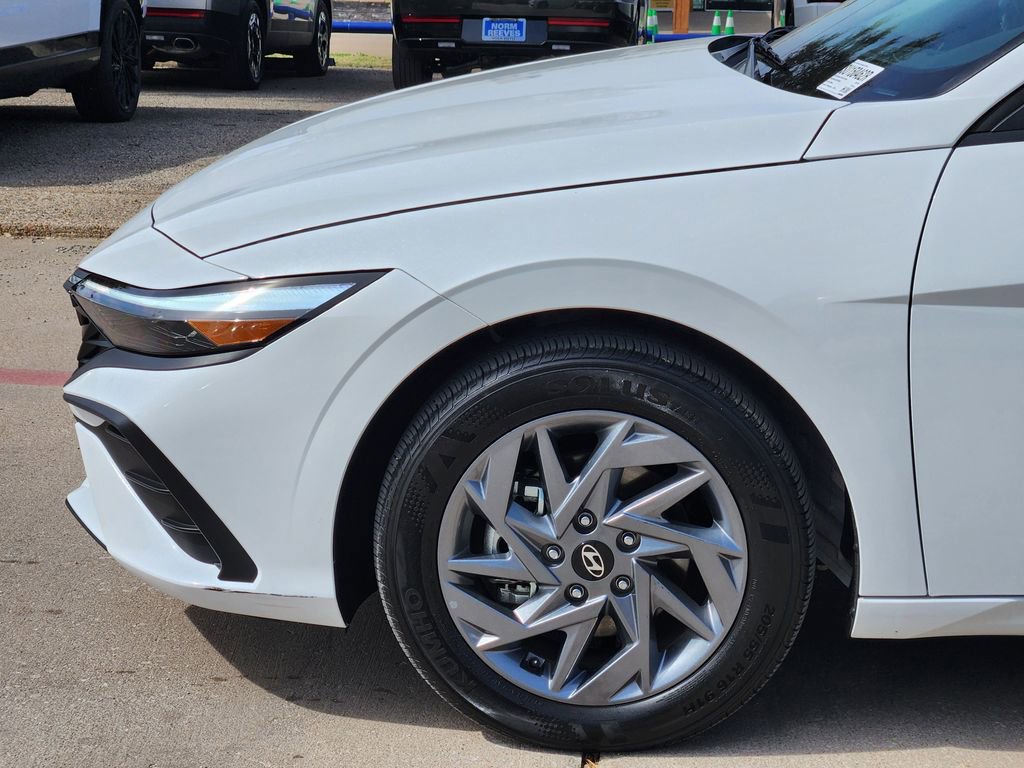 Certified 2025 Hyundai Elantra Blue image 8
