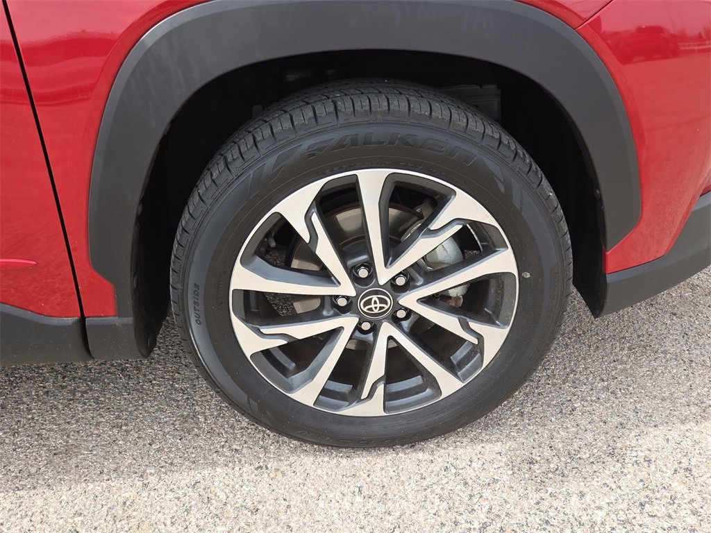 Used 2022 Toyota Corolla Cross XLE image 7