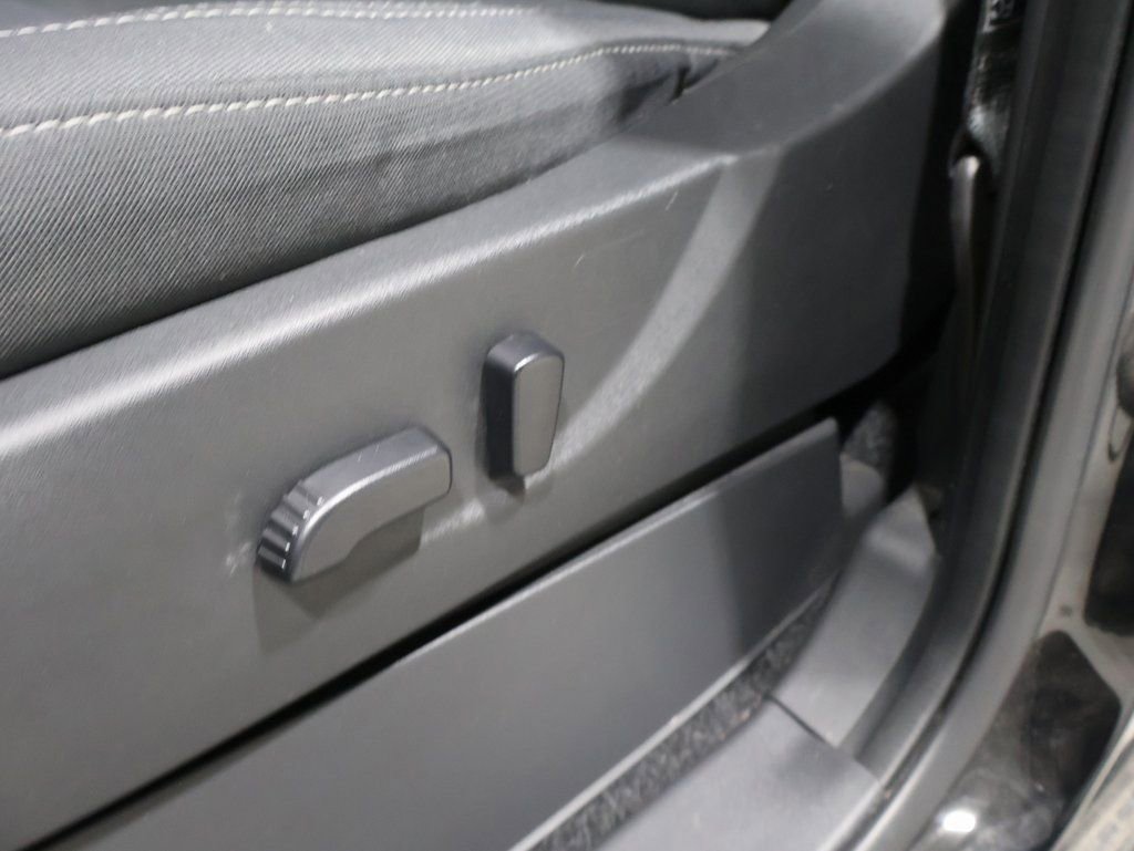 Used 2024 Nissan Frontier SV image 12