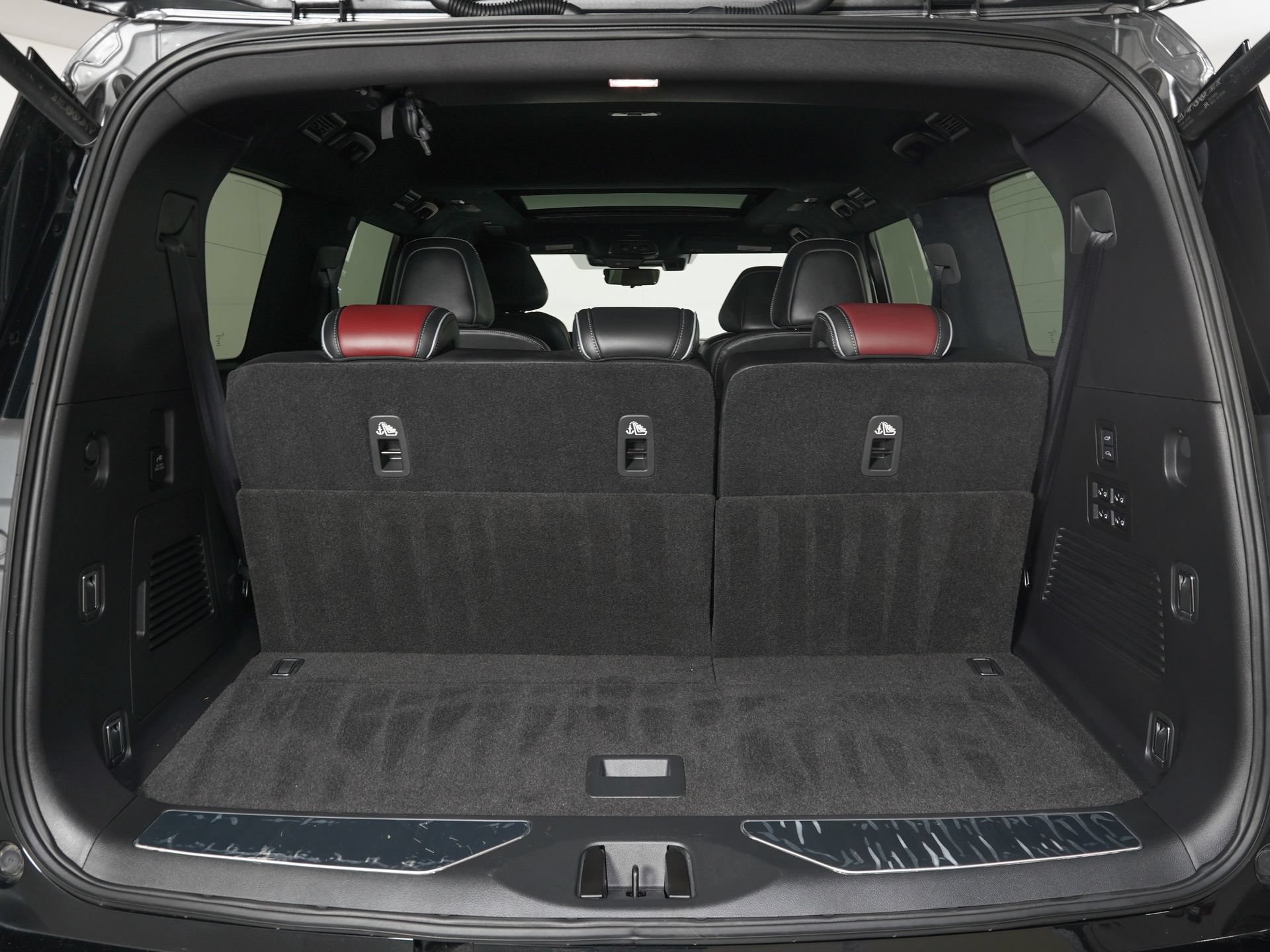 Used 2025 INFINITI QX80 Autograph AWD/4WD image 11