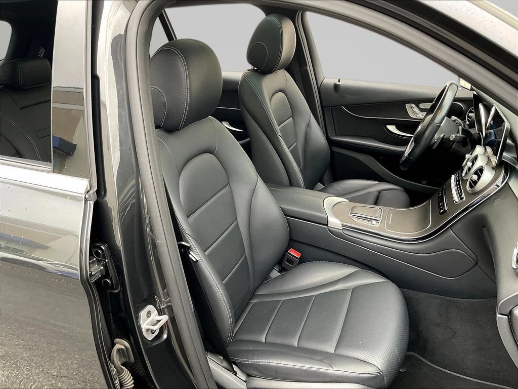 Used 2022 Mercedes-Benz GLC 300 4MATIC w/ Multimedia Package Lite image 28