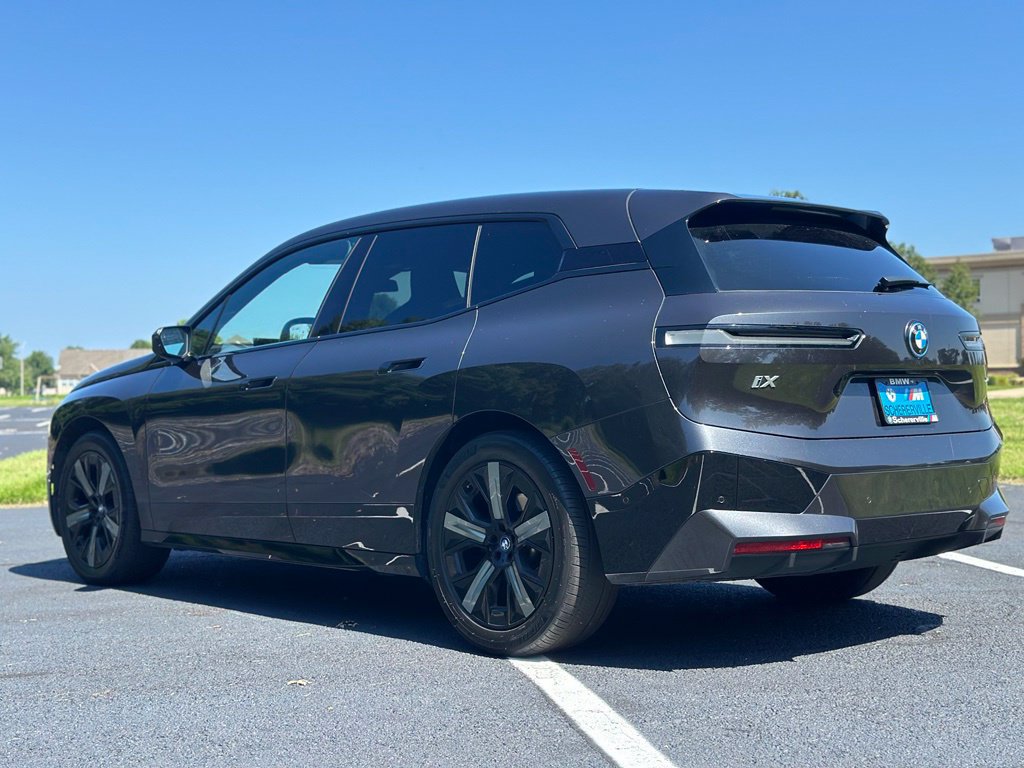 Used 2022 BMW iX xDrive50 w/ Sport Package AWD/4WD image 8
