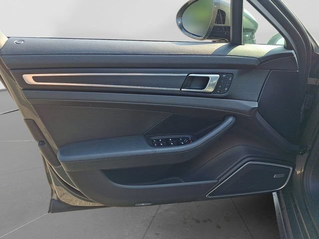 Used 2023 Porsche Panamera RWD image 14