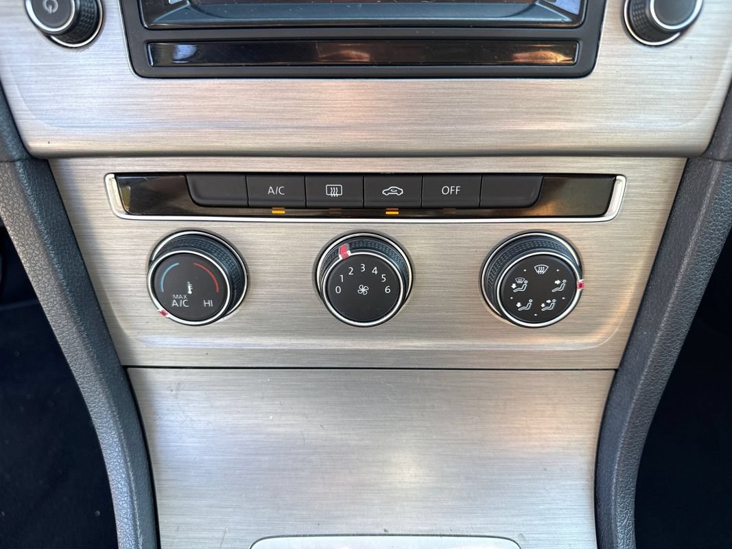 Used 2015 Volkswagen Golf Launch Edition FWD image 22