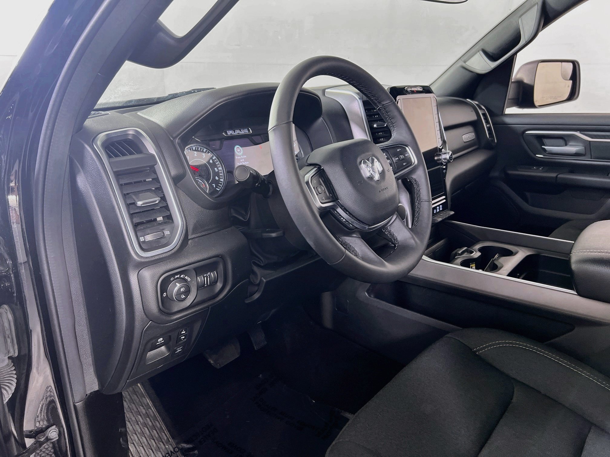 Used 2025 RAM 1500 Big Horn AWD/4WD image 9