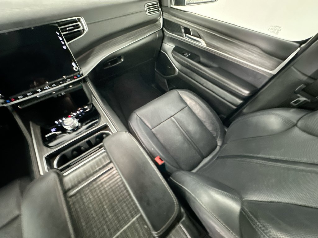 Used 2024 Jeep Wagoneer Series II w/ Flexible Seating Group AWD/4WD image 11