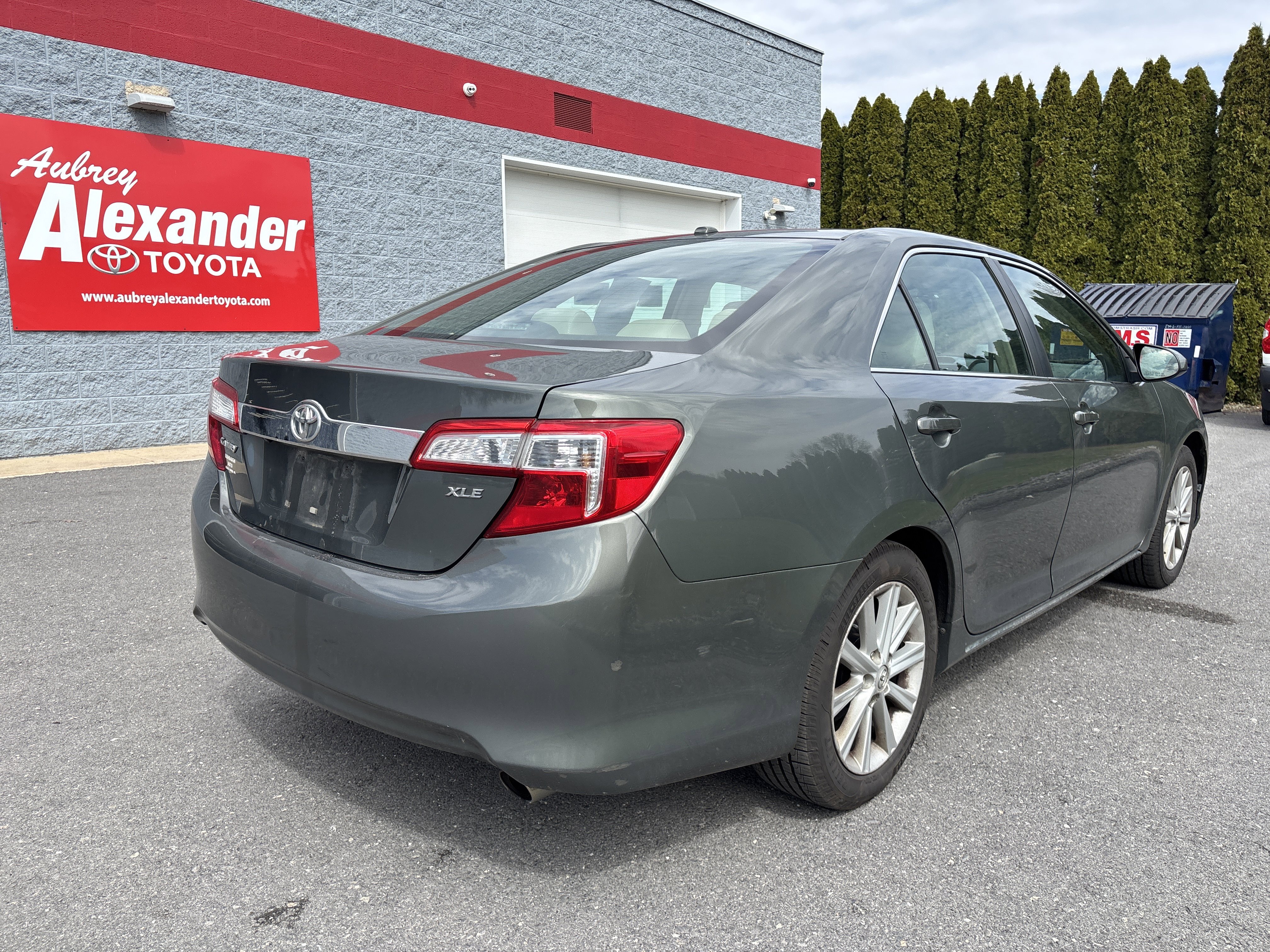 Used 2013 Toyota Camry XLE w/ Convenience Pkg video 3