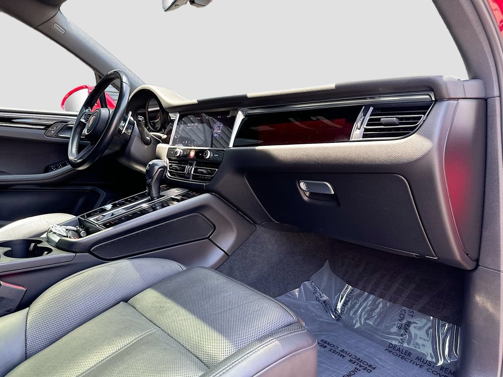 Certified 2022 Porsche Macan S AWD/4WD image 31