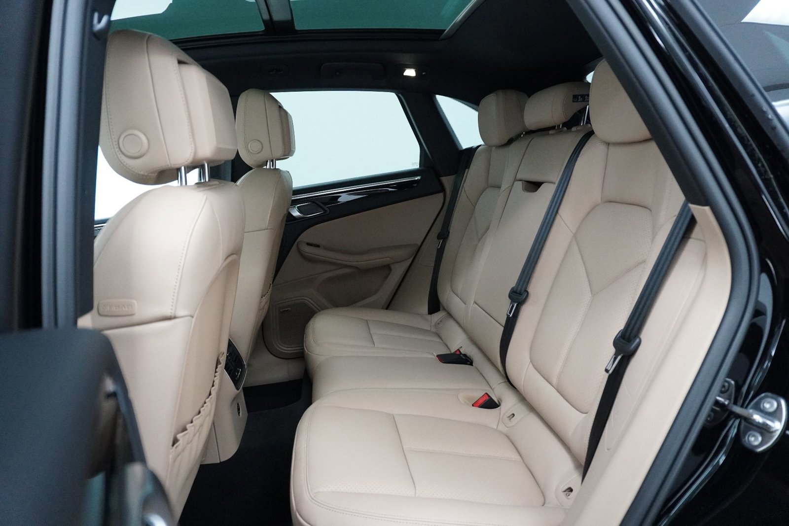 New 2026 Porsche Macan image 17