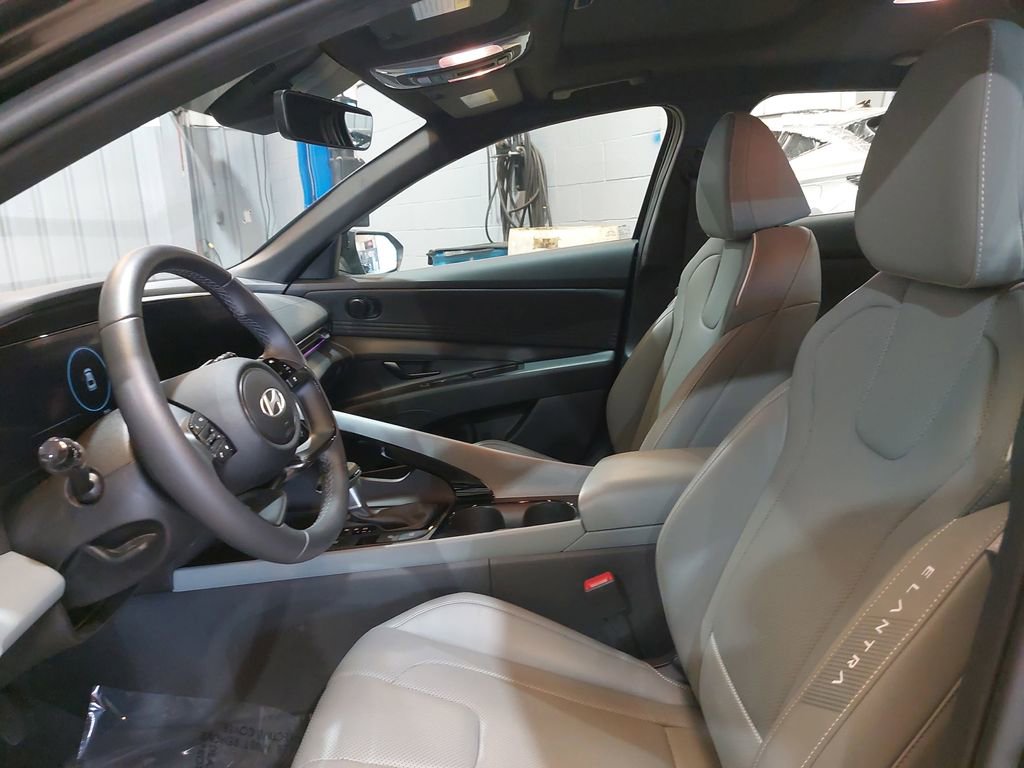 Used 2025 Hyundai Elantra Limited FWD image 14