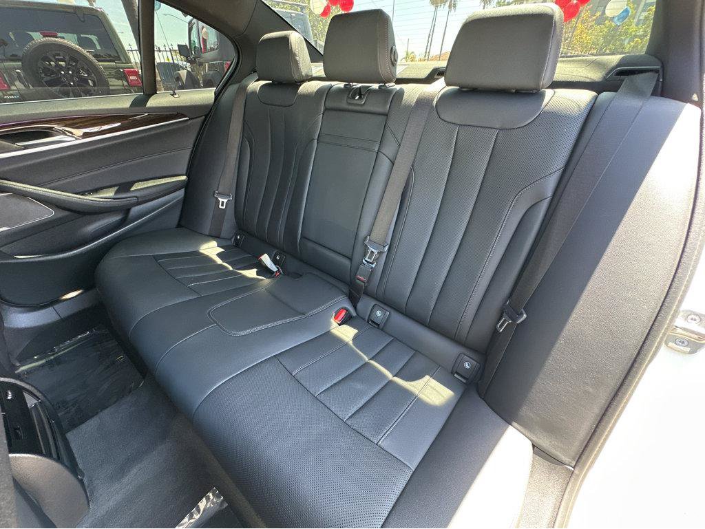 Used 2023 BMW 530e RWD image 9