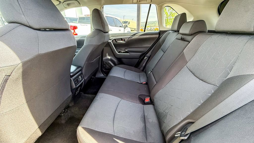 Used 2025 Toyota RAV4 XLE AWD/4WD image 19
