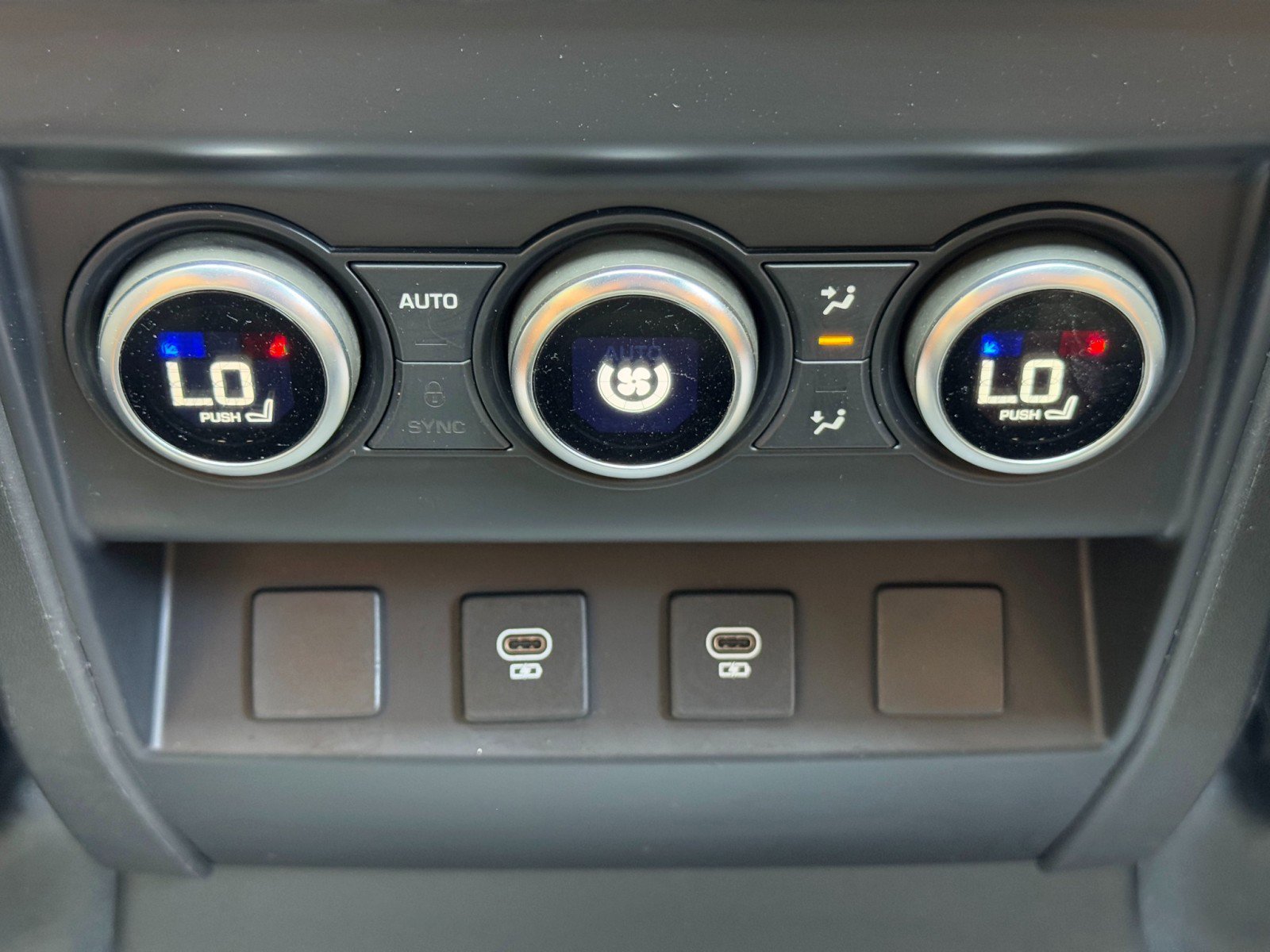 Used 2023 Land Rover Defender 110 X image 38