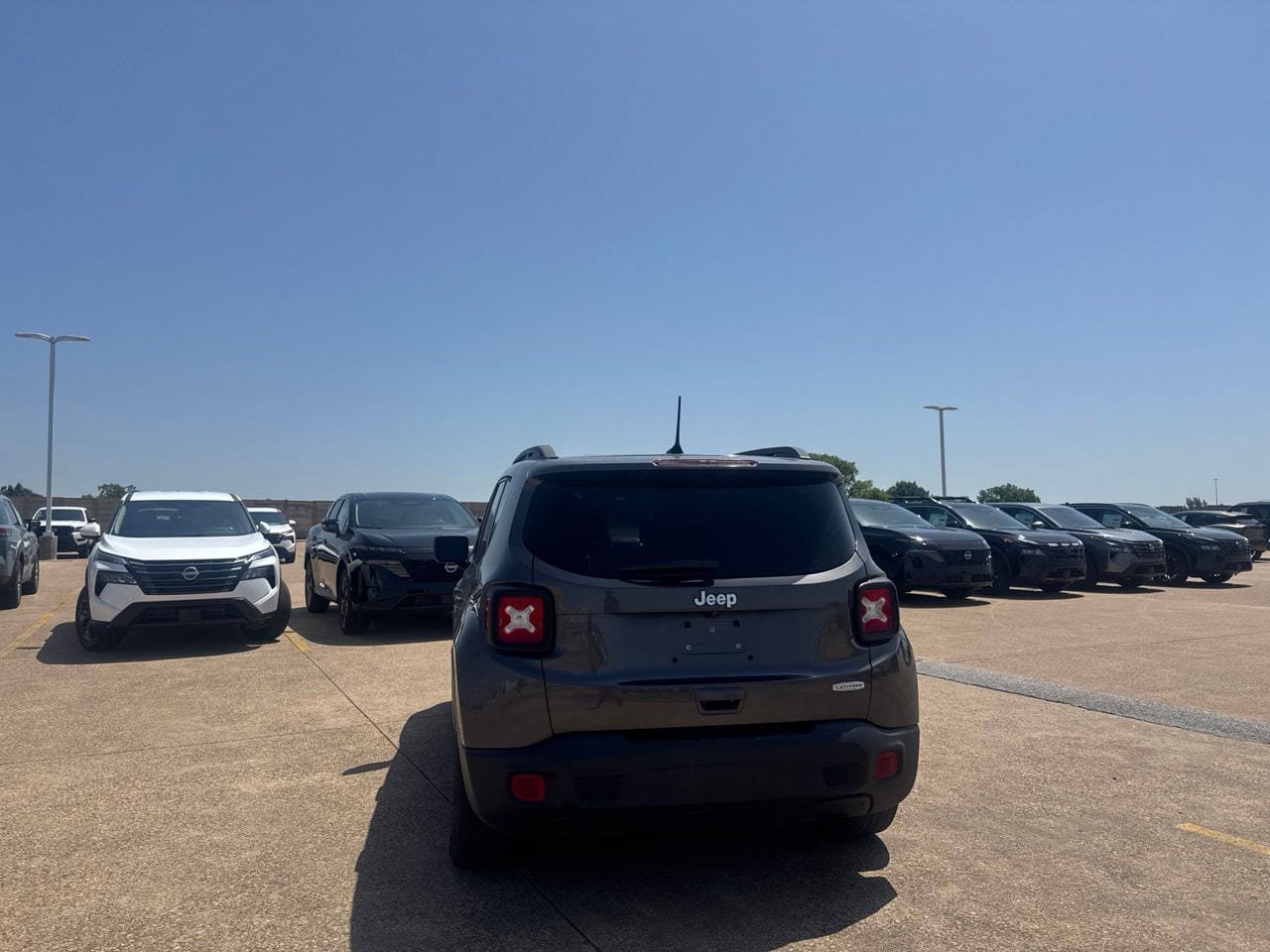 Used 2019 Jeep Renegade Latitude FWD image 15