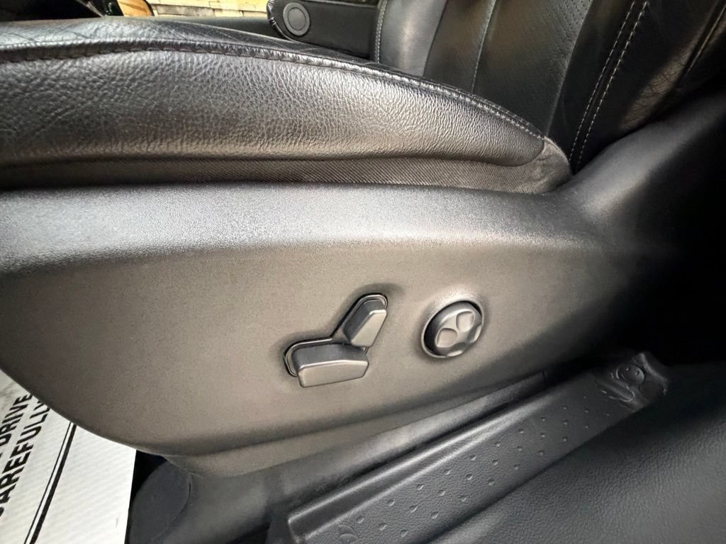 Used 2020 Chrysler Pacifica Touring-L w/ S Appearance Package FWD image 32