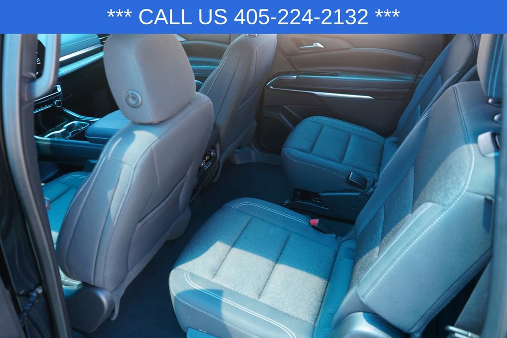 Used 2025 Chevrolet Traverse LT FWD image 28