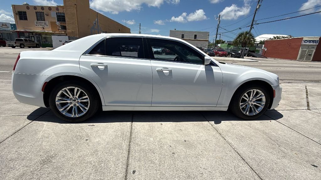 Used 2018 Chrysler 300 Touring L RWD image 15