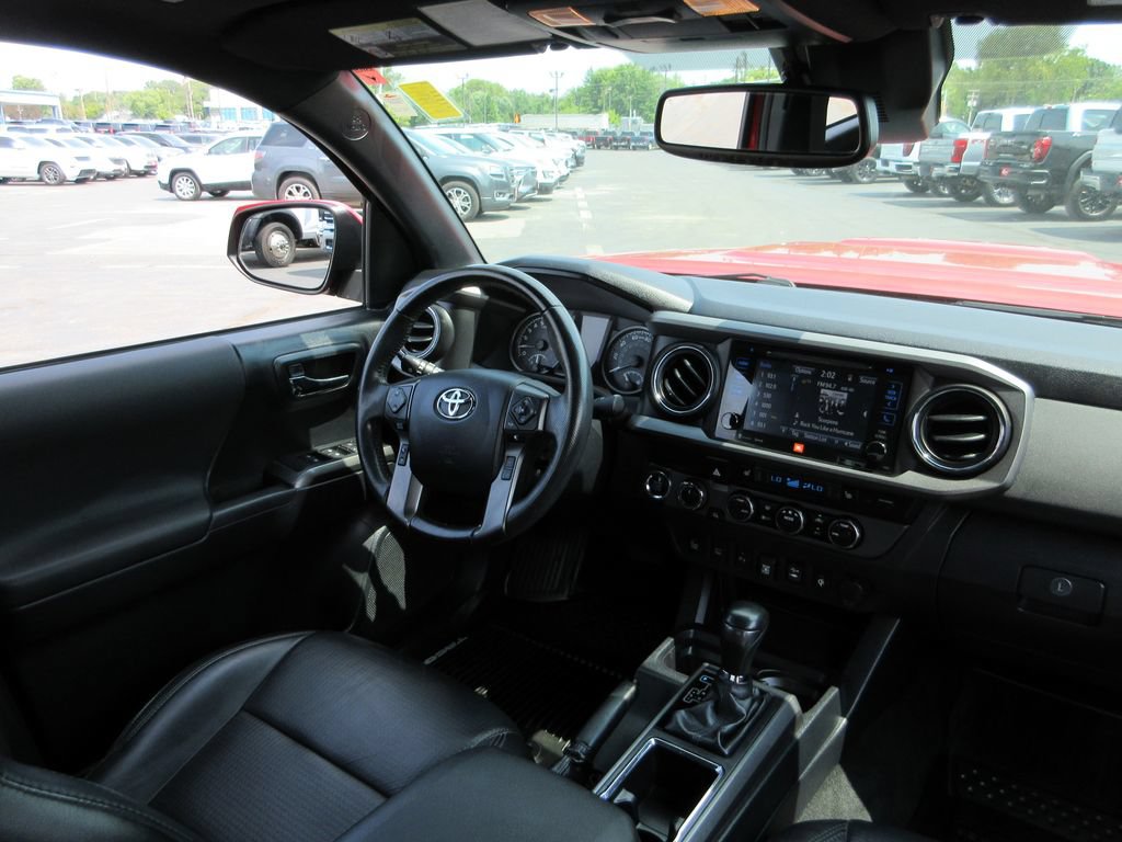 Used 2019 Toyota Tacoma TRD Sport AWD/4WD image 25